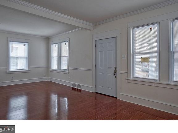 3rd image of 4503 Remington Ave