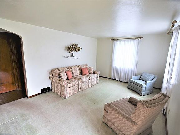 5th image of 122 Lily Dr