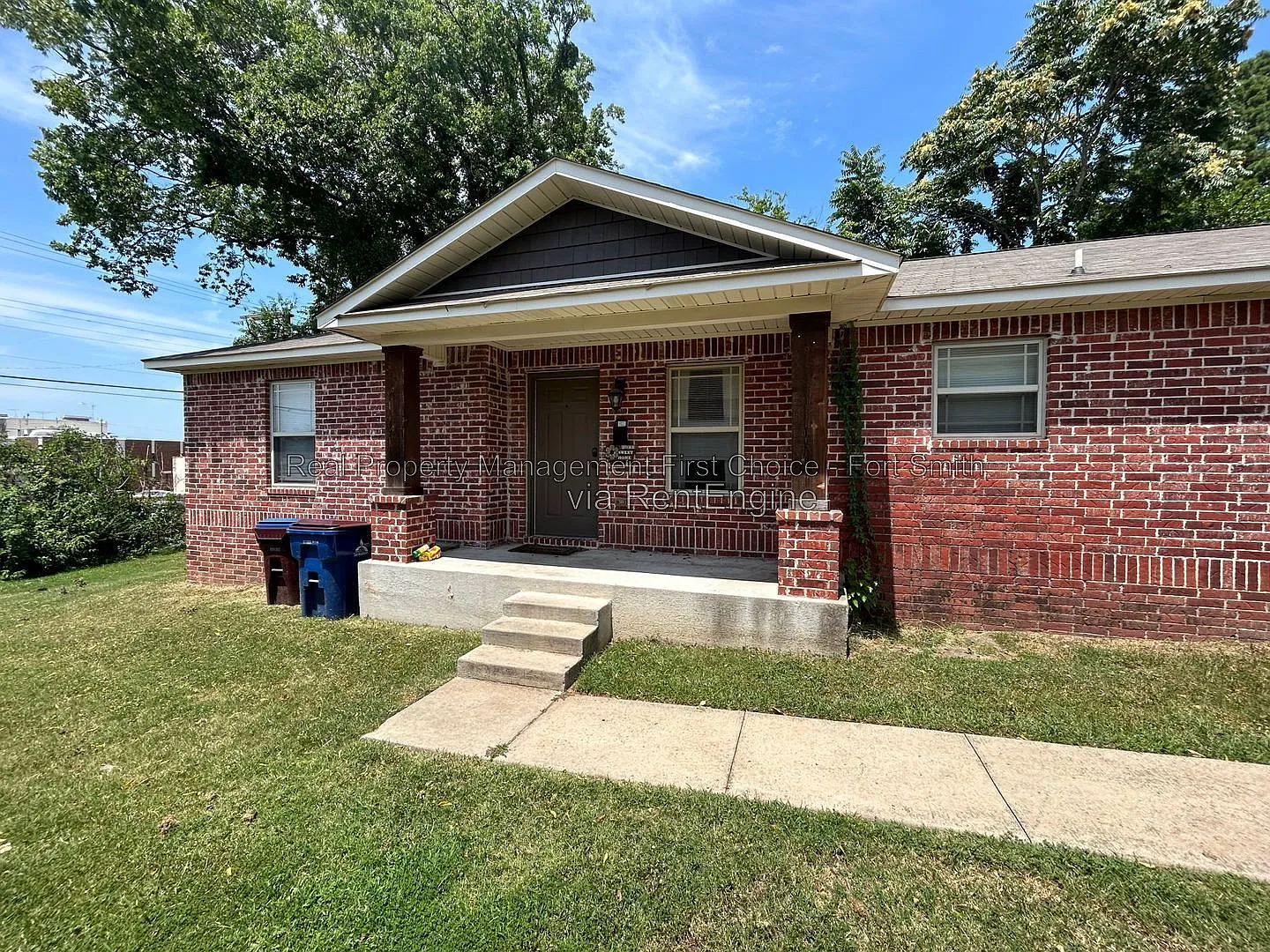 2 bed, 2.0 bath, 900 sqft, $900 — Photo 1