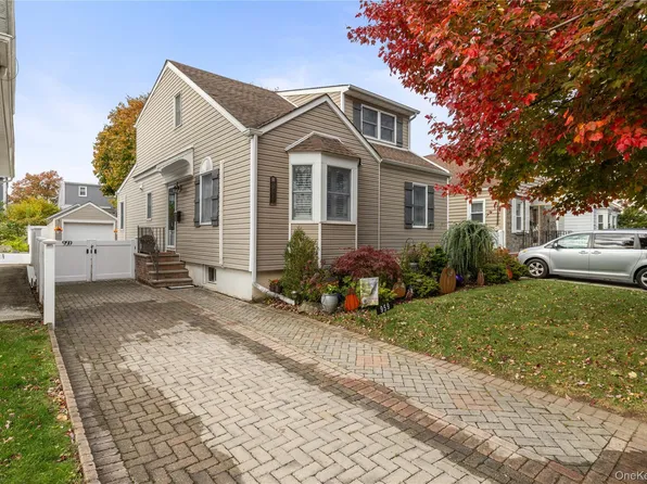 959 N 5th Street, New Hyde Park, NY 11040
