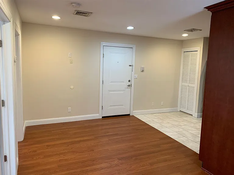 422 Monroe St #4 — Photo 4