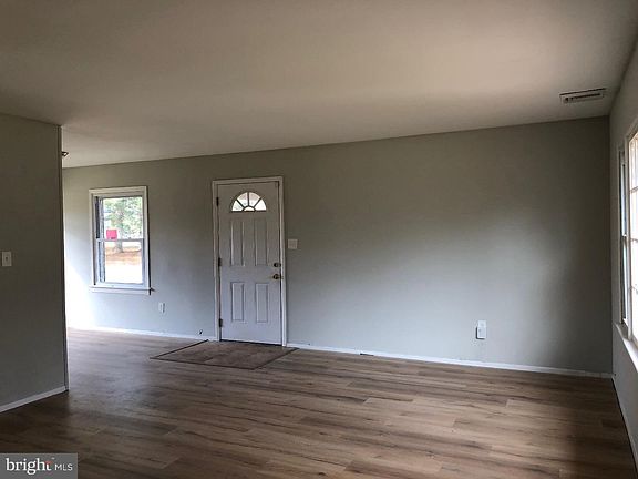 4th image of 34 Buckingham Dr