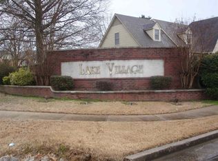 5226 Lake Village Dr, Memphis, TN 38125