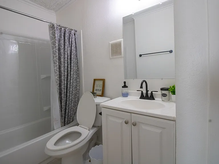 1118 Adams Ave #1SBUILDING-I — Photo 10