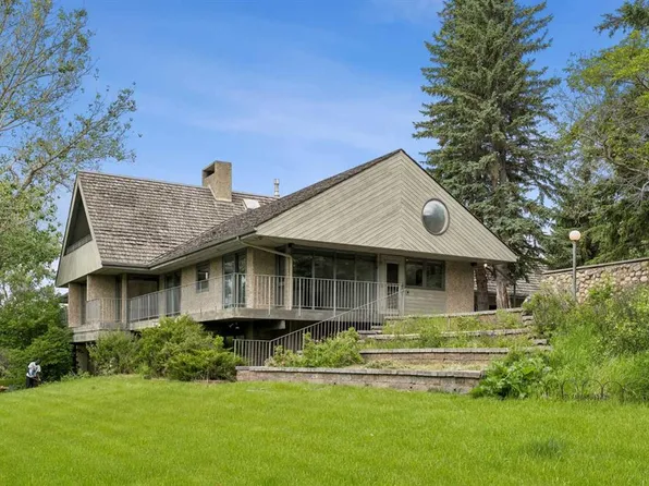 237 W Escarpment Dr, Rocky View County, AB T3Z 3M8