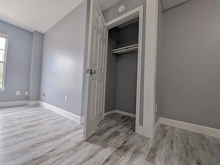 64 Howard St — Photo 7