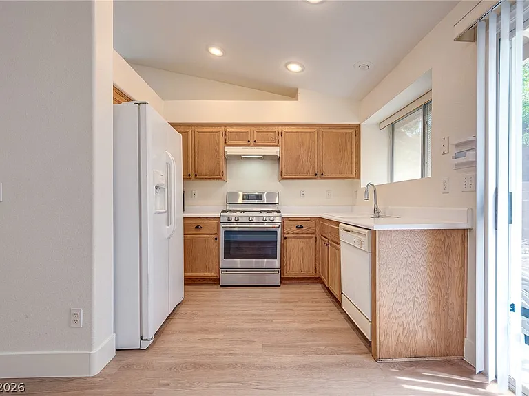9829 Panorama Cliff Dr — Photo 7