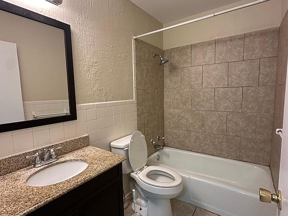 4th image of 250 Woodhill Ln APT 3