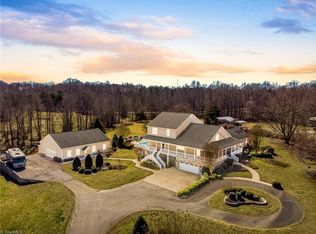 155 Wolfetrail Rd, Greensboro, NC 27406