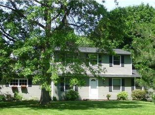 41 Heatherwood Rd, Fairport, NY 14450