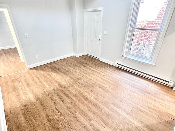 3rd image of 827-829 W Linden St #829-1
