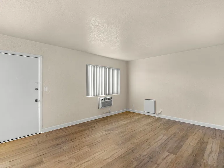 Briarwood Apartments - Riverside, CA — Photo 11