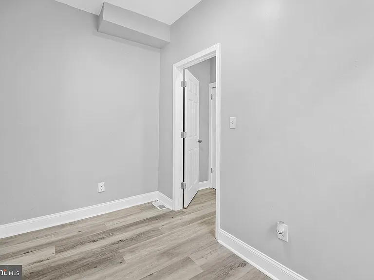 510 E Willard St — Photo 11
