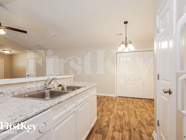 5823 Hamilton Oaks Dr — Photo 8