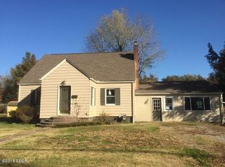 708 S Commercial St, Benton, IL 62812