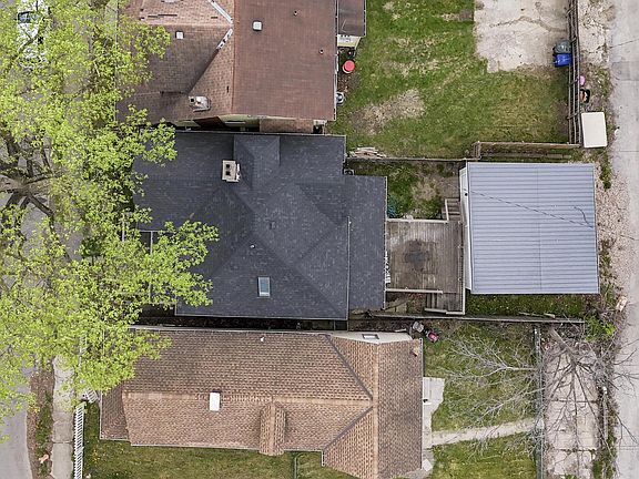 4th image of 726 Reinhard Ave