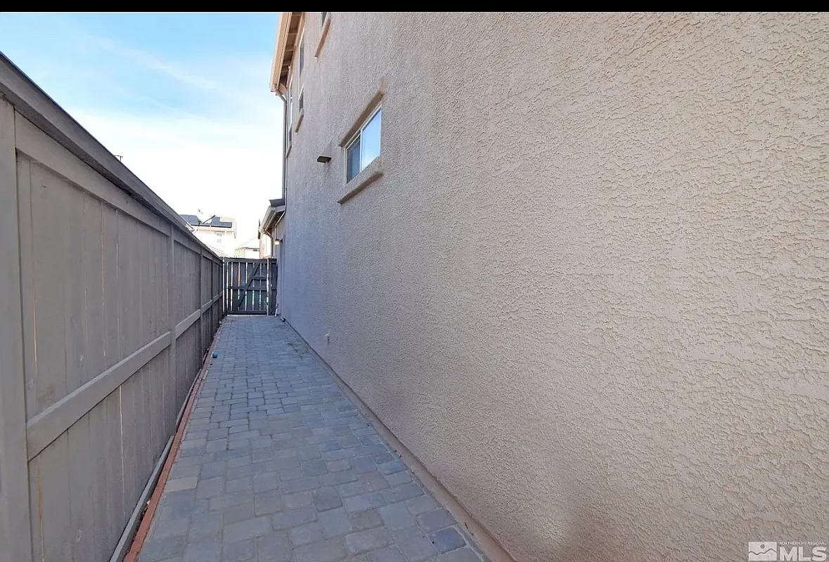 13725 Seabiscuit Dr — Photo 2