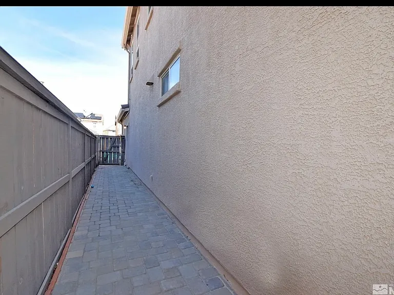 13725 Seabiscuit Dr — Photo 2