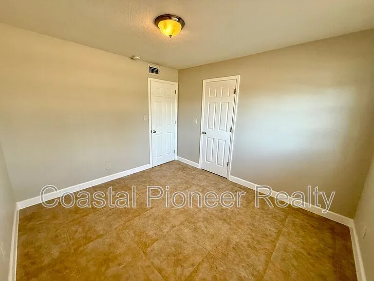 3944 E Eden Roc Cir — Photo 12