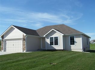 3106 Krissy Bnd, Harrisonville, MO 64701