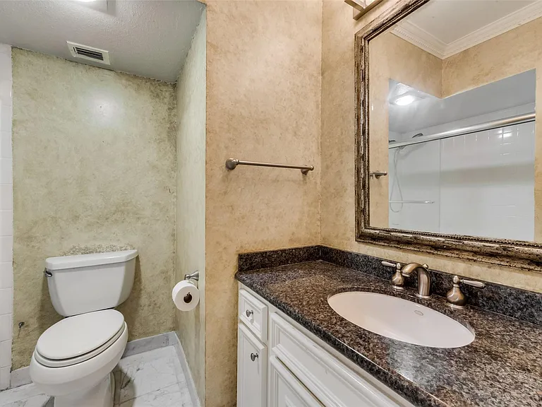 1300 Augusta Dr #28 — Photo 15