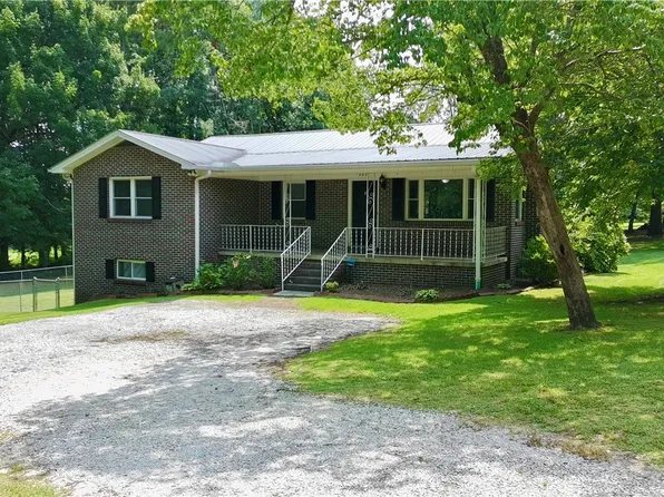 202 Muller Rd, Walhalla, SC 29691