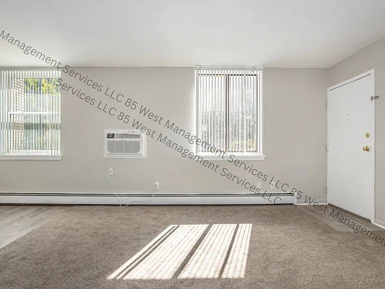 120 Leonard St NE — Photo 14