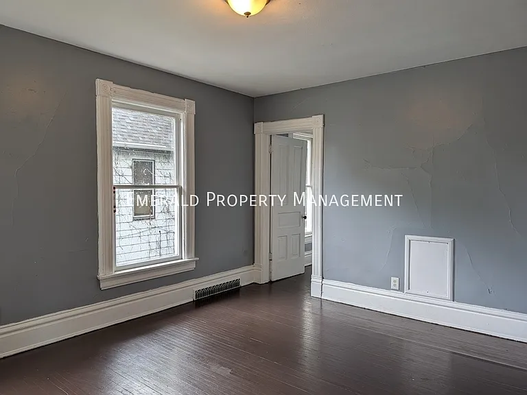 964 N Court St — Photo 14