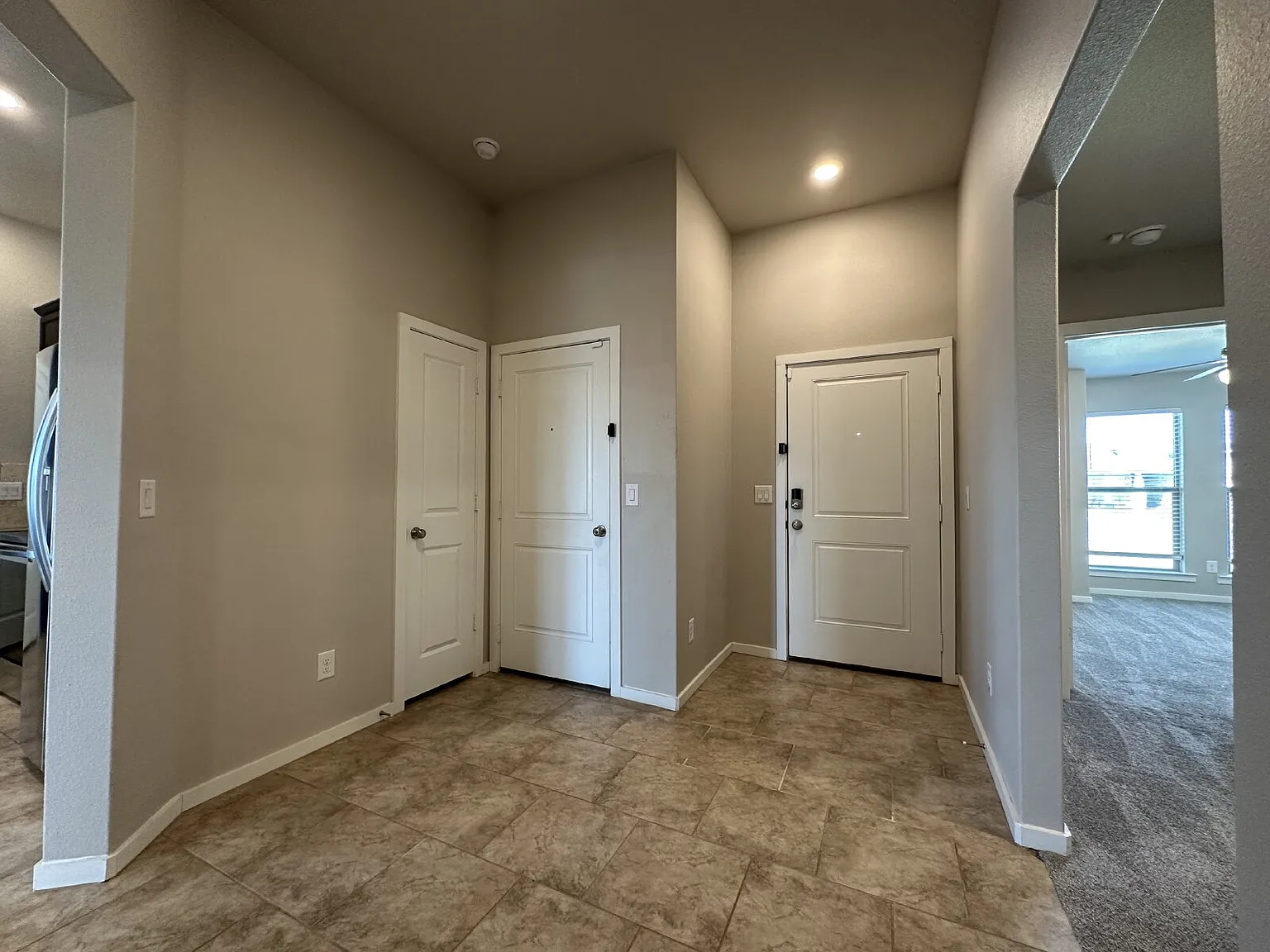 3 bed, 2.0 bath, 1785 sqft, $1,875 — Photo 2