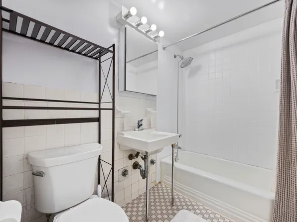 321 East 48th Street image 9 of 18