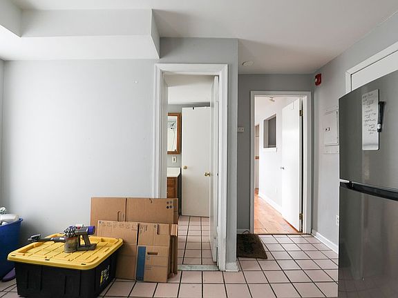 5th image of 731 E Thompson St #1