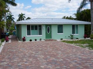 2639 Bridgeview St, Matlacha, FL 33993