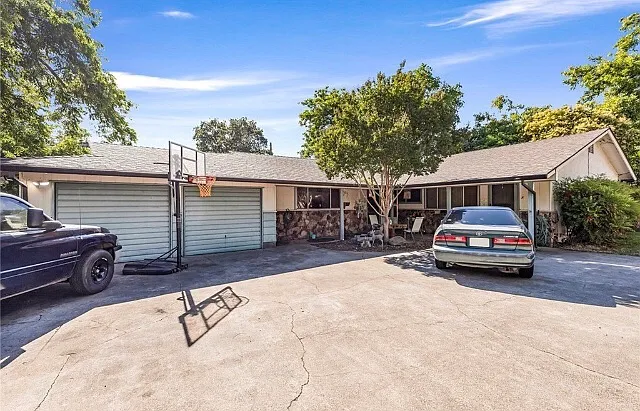 968 Cyndi Cir #B — Photo 3