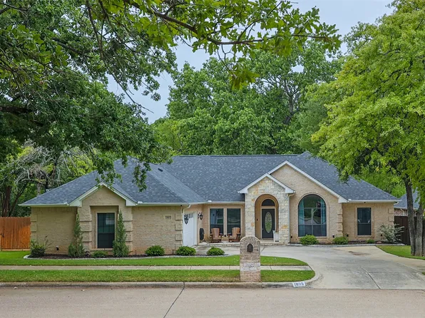 1805 Spinnaker Ln, Azle, TX 76020
