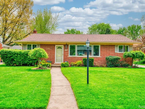 16951 Marguerite St, Beverly Hills, MI 48025