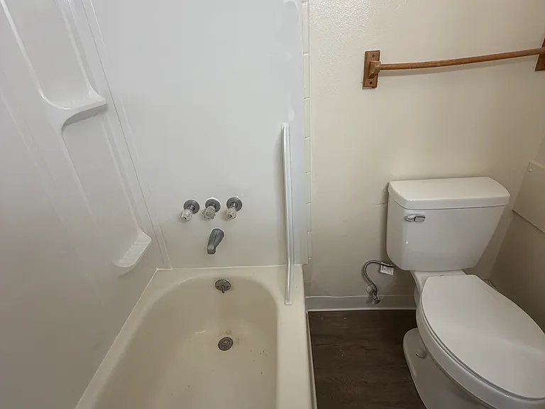 511 Charlotte St #1 — Photo 8