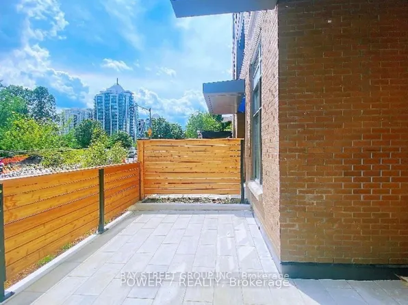 8 Beverley Glen Blvd N, Vaughan, ON