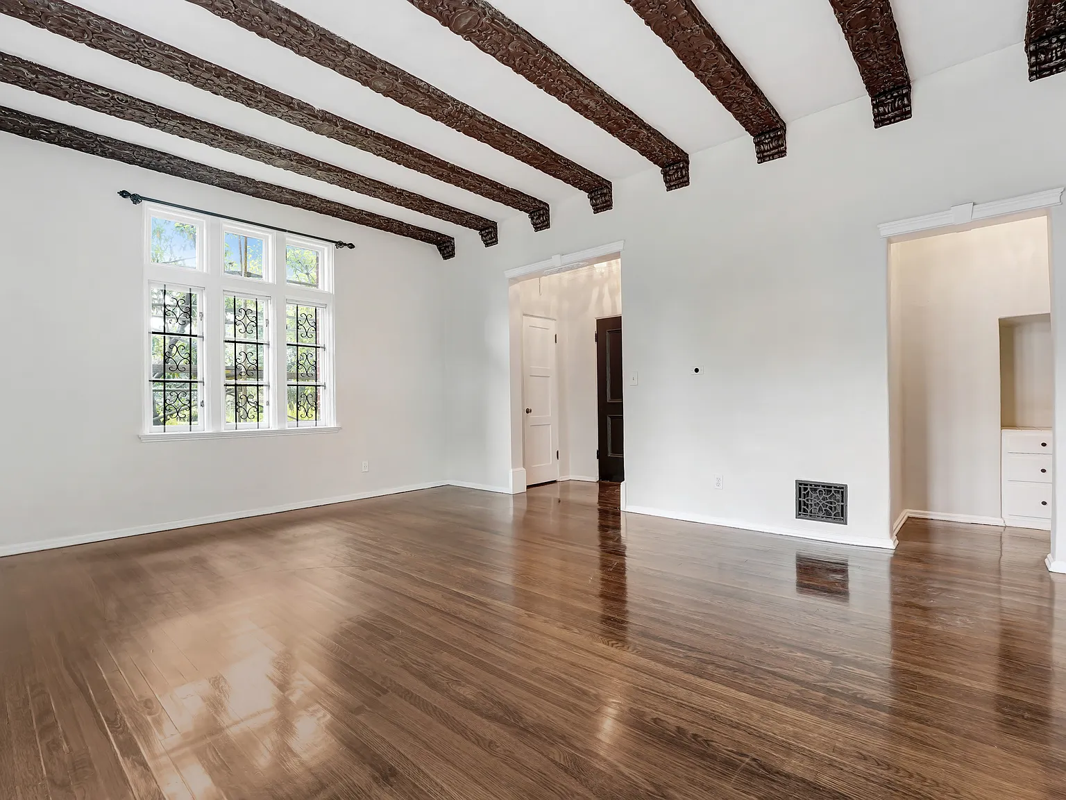 1 bed, 850 sqft, $3,800 — Photo 3