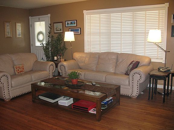 Livingroom w/Fireplace