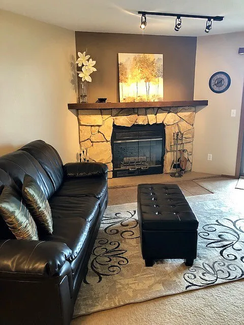 1 Bedroom, 1 Bathroom Condo with 3-season porch on Mille Lacs in Garrison, MN — Photo 1