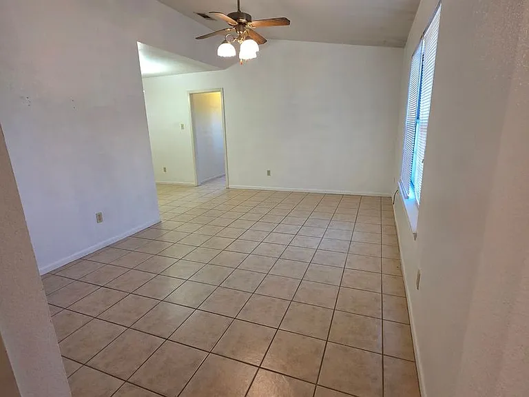 1703 Taylor St — Photo 4