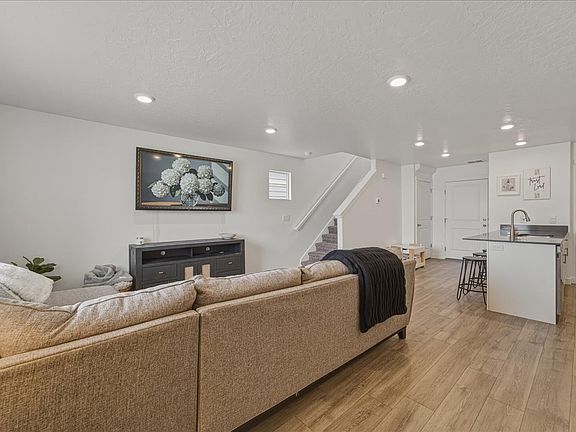 4th image of 3733 W Cold Spring Dr