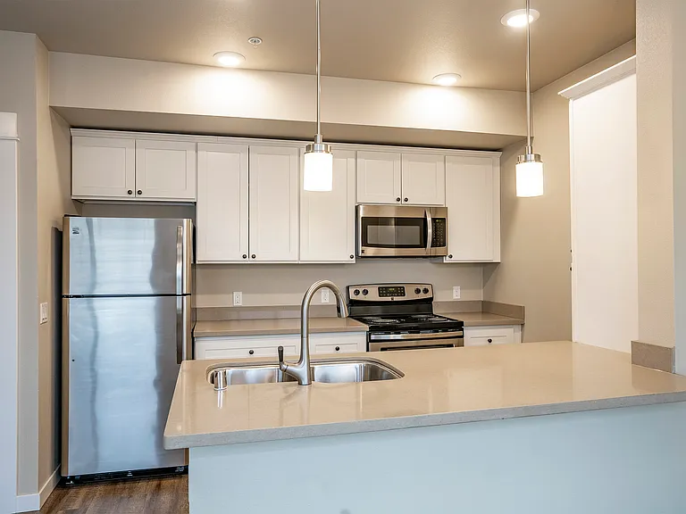 627 N Fife St — Photo 11