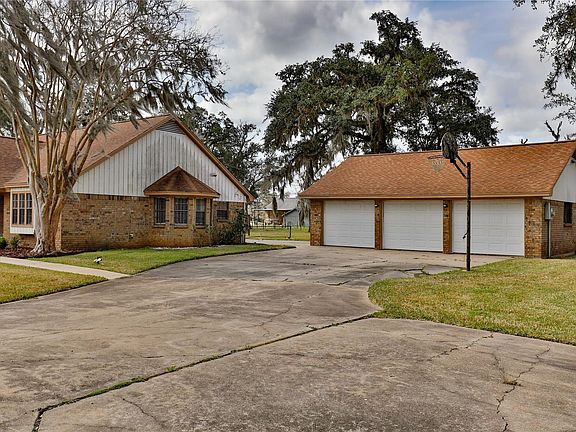 4th image of 211 Bayou Rd