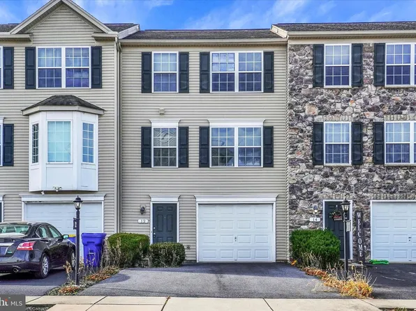 12 Taylor Dr, York, PA 17404