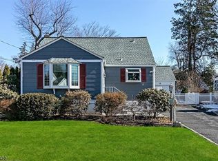 19 Country Club Ln, Springfield, NJ 07081