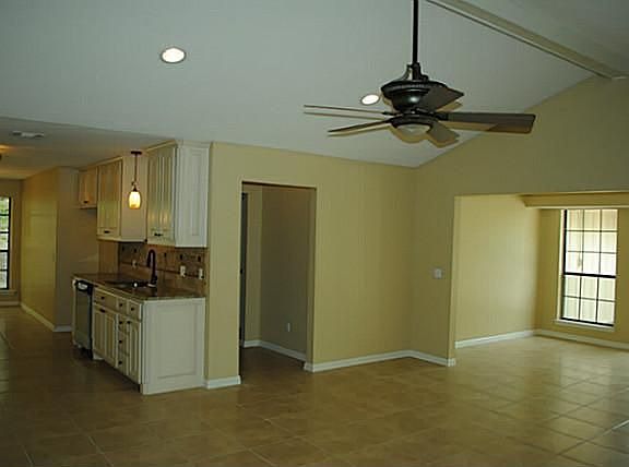 4th image of 2501 Delmar Dr