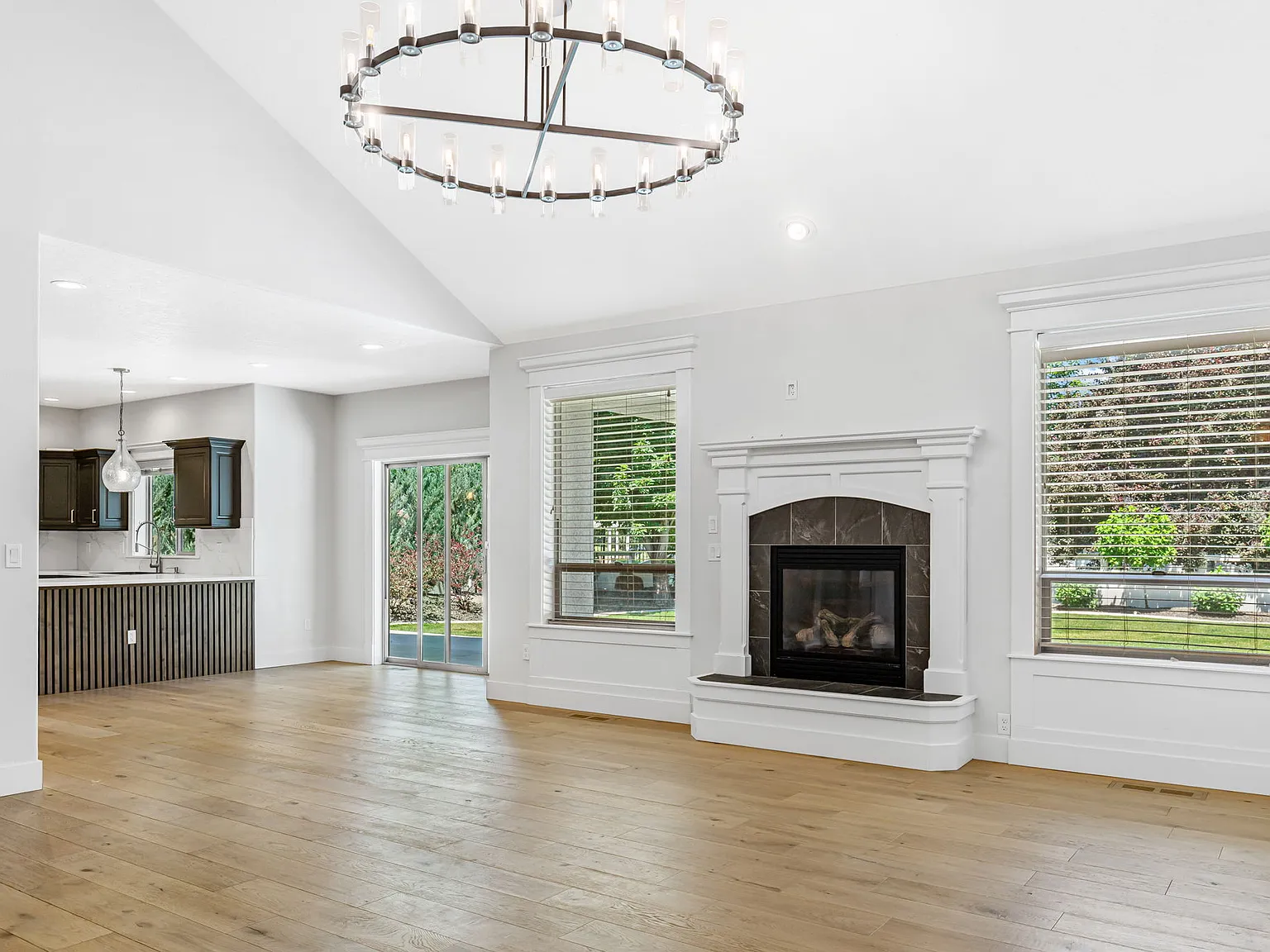 4 bed, 2.5 bath, 2575 sqft, $3,250 — Photo 4