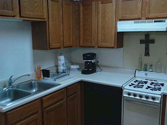3rd image of 816 Wood St