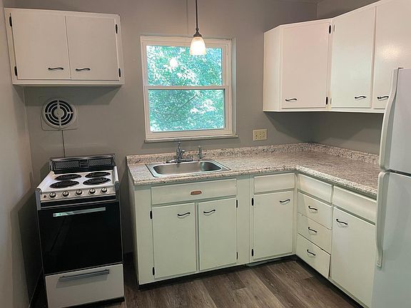 Note: This picture for the layout reference.(cabinets and floor color might very )